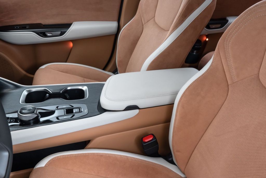 RZ 500e tem cabine luxuosa com três opções de cores