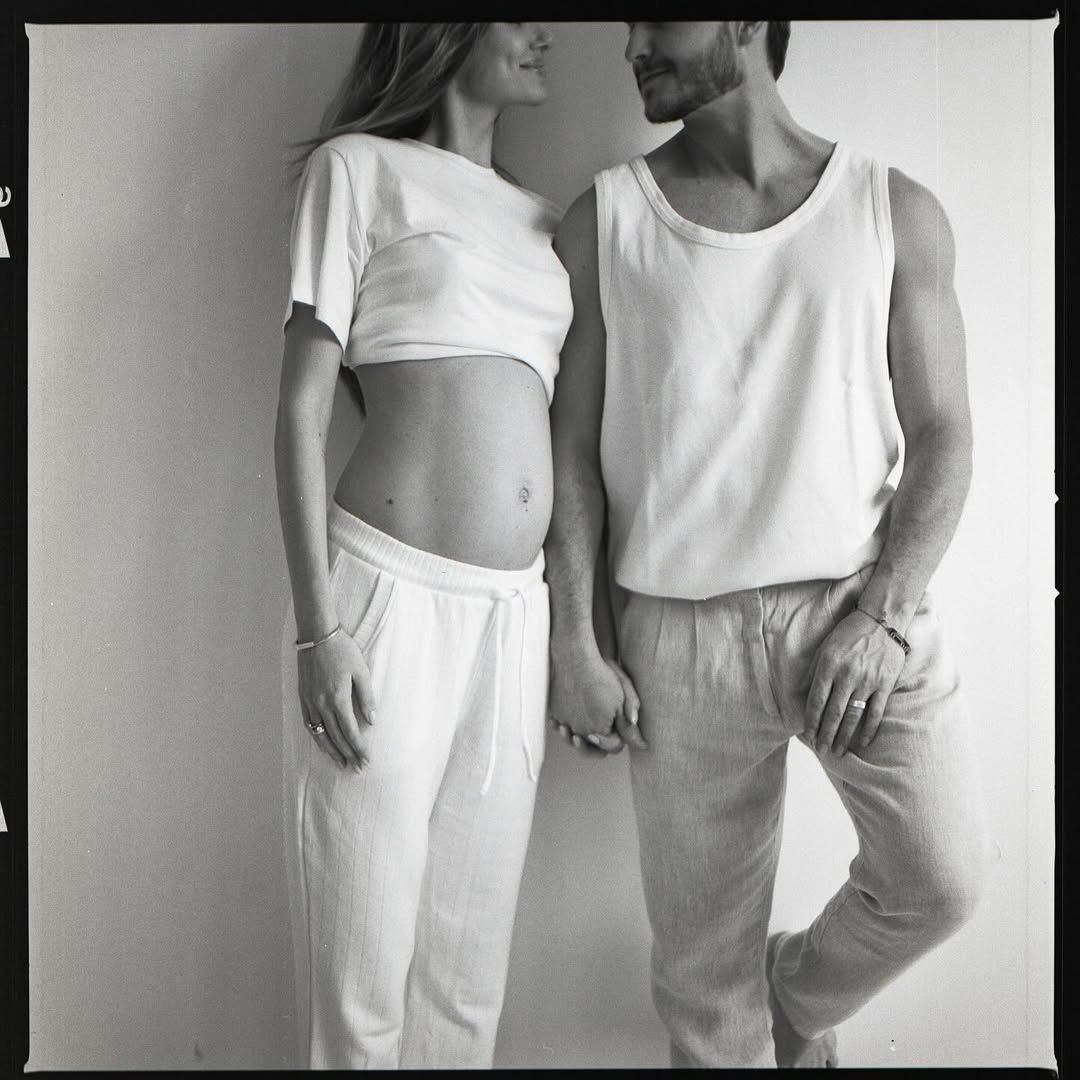 Anúncio da gravidez de Camila Queiroz e Klabber Toledo • Instagram/ Camila Queiroz