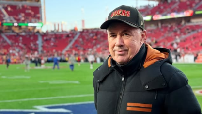 Carlo Ancelotti em jogo do San Francisco 49ers na NFL