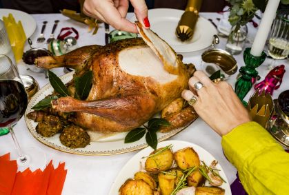 Como lidar com a ansiedade alimentar durante o Natal e Ano Novo