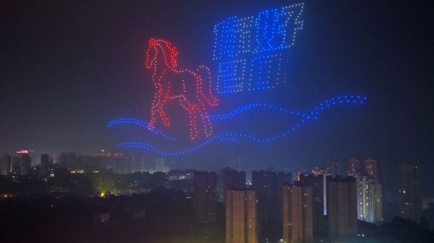 Drones iluminam o céu em celebrações de Ano Novo na China • China Central Television (CCTV)