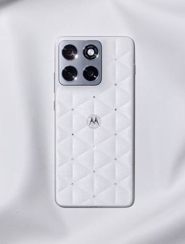 Motorola lança celular na Cor do Ano da Pantone para 2026 • Divulgação/Motorola