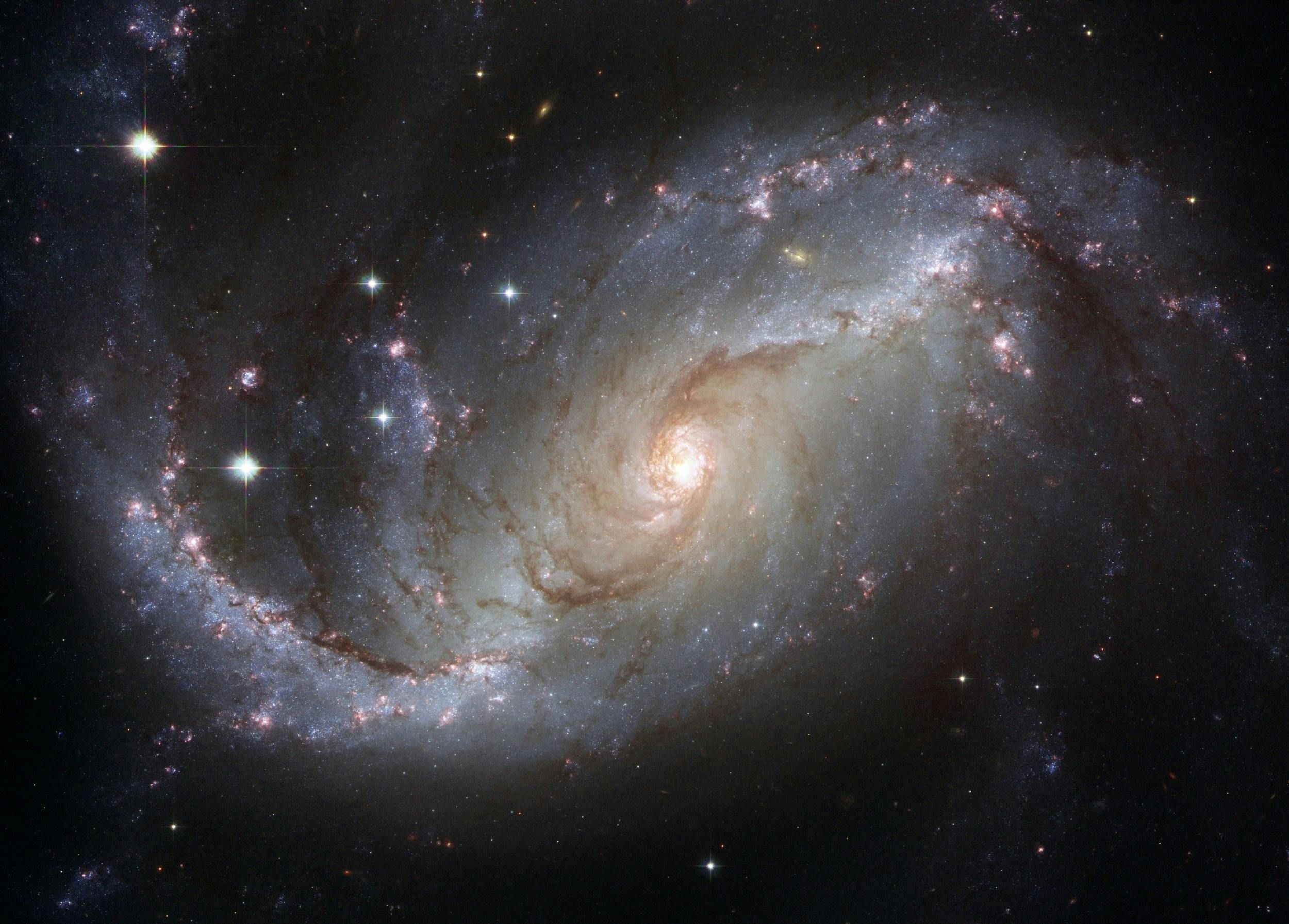 Dados da radiação cósmica de fundo reacendem a discussão sobre se o Universo possui um centro real ou se essa percepção depende da posição do observador.