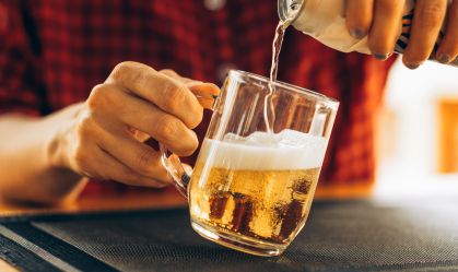 Cientista cria cerveja que funciona como vacina e gera debate ético