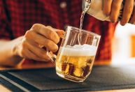Cientista cria cerveja que funciona como vacina e gera debate ético