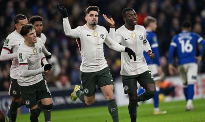 Chelsea leva susto, mas bate o Cardiff e vai à semi da Copa da Liga Inglesa