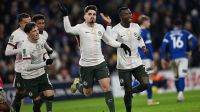 Chelsea leva susto, mas bate o Cardiff e vai à semi da Copa da Liga Inglesa