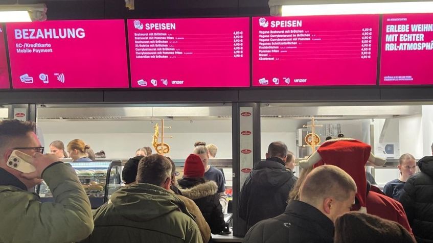 Fila para comprar comida na Red Bull Arena • Bruno Rodrigues/CNN Brasil