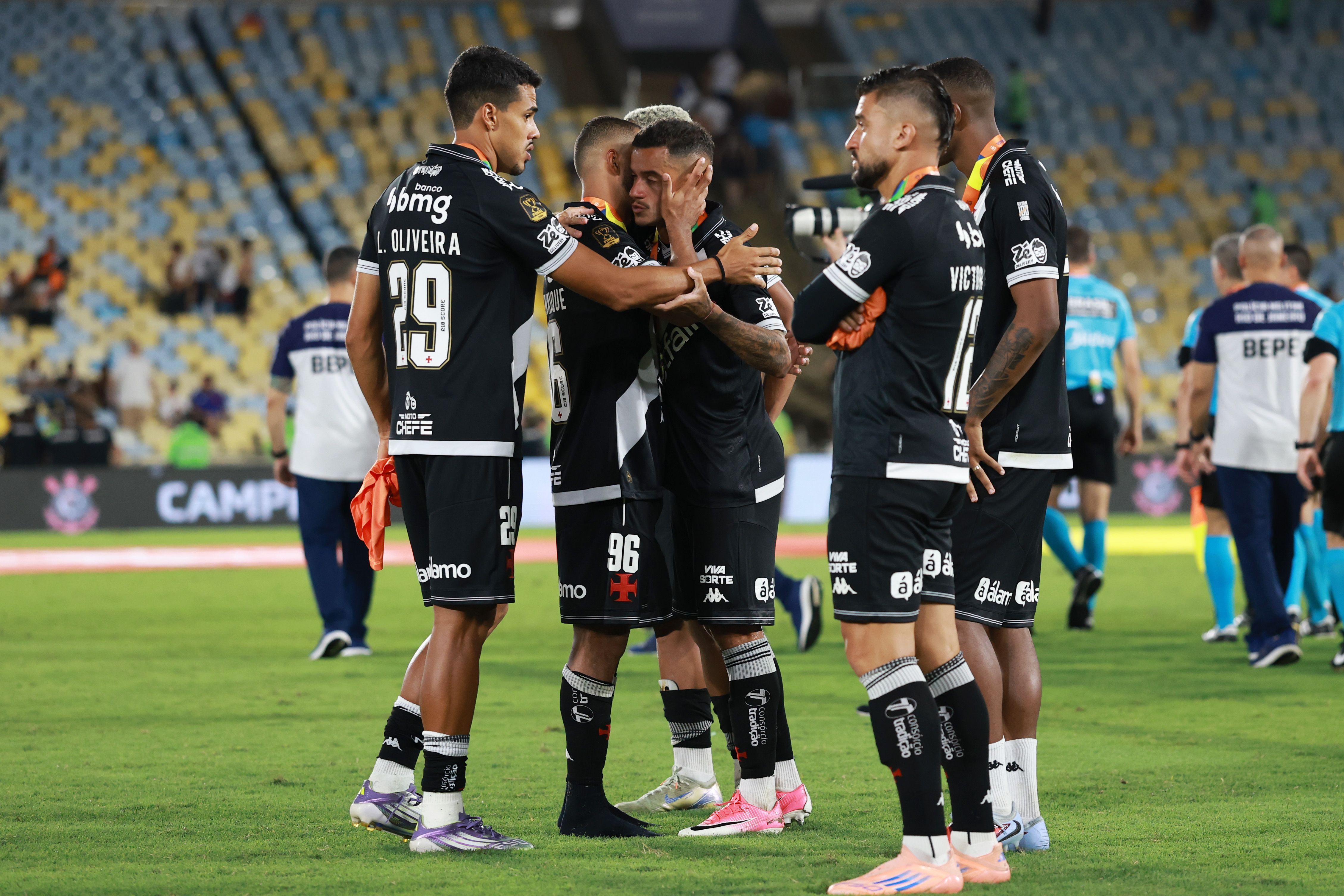 Philippe Coutinho chora após o Vasco perder a final da Copa do Brasil para o Corinthians