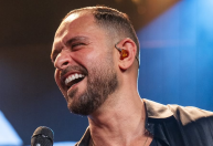 Após separação, Diogo Nogueira ganha especial de fim de ano na TV