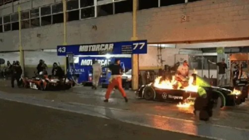 Leandro Totti saiu do carro com a roupa em chamas após acidente durante reabastecimento