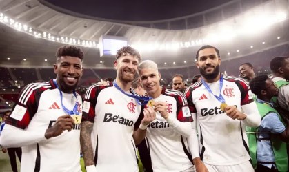 Emerson Royal, Léo Pereira, Luiz Araújo e Juninho comemoram a conquista do Dérbi das Américas