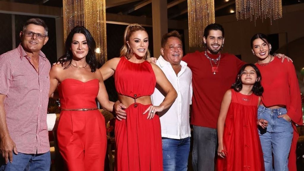 Famílias de Leonardo e Ana Castela se juntaram para comemorar o Natal