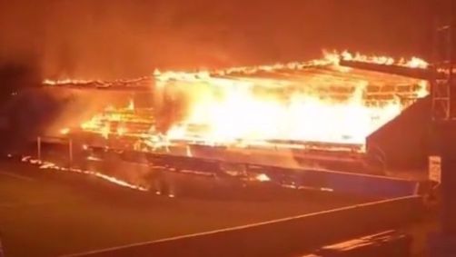 Estádio do FC Haka, da Finlândia, em chamas