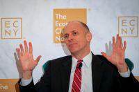 Fed divergiu sobre esperar mais dados para cortar juros, diz Goolsbee