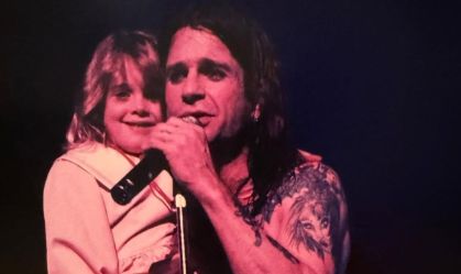 Kelly Osbourne homenageia pai na data que faria 77 anos