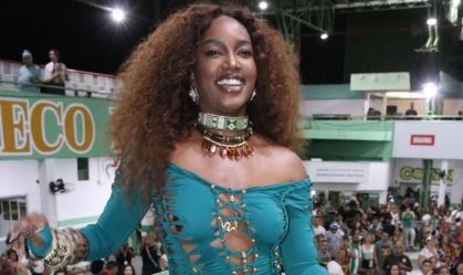 Iza usa macacão recortado em ensaio da Imperatriz; veja fotos