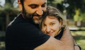 Pai de Isabel Veloso diz que filha mostra "pequenos sinais de progresso"