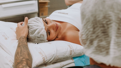 Key Alves dá à luz Rosamaria, sua primeira filha