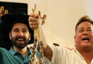 Leonardo ganha animal inusitado de Natal: "Melhor presente"