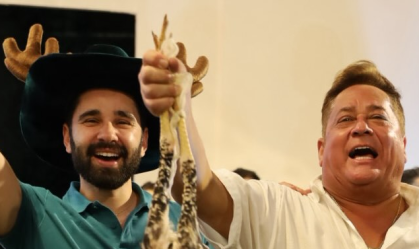 Leonardo ganha animal inusitado de Natal: "Melhor presente"