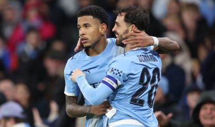 Com gol de Savinho, City vence o Brentford e avança à semi da Copa da Liga