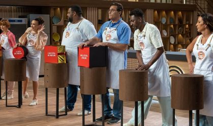 "MasterChef Celebridades": Erro na forma de pavê de panetone elimina ator