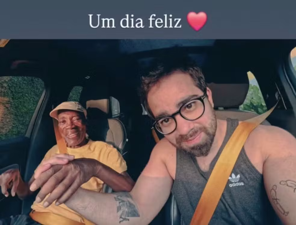 Milton Nascimento sorri em passeio de carro com o filho; veja foto • Instagram / Augusto Nascimento