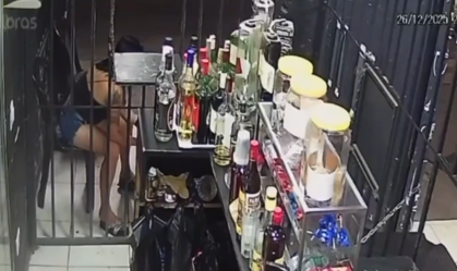 Polícia procura homens que mataram mulher com mais de 20 tiros em SP