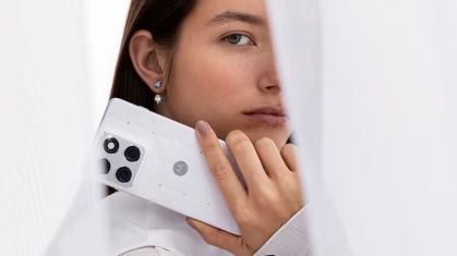 Motorola lança celular na Cor do Ano da Pantone para 2026