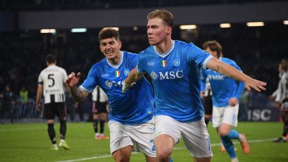 Hojlund, do Napoli, comemorando um dos seus gols sobre a Juventus pela Serie A