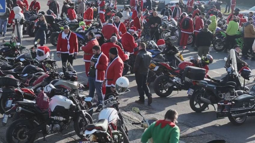 "Papais Noéis" se reunindo em desfile de motocicletas beneficiente • Reuters