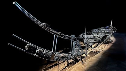 Escavado na década de 1920, o barco Hjortspring, com 2.400 anos de idade, está em exposição no Museu Nacional da Dinamarca