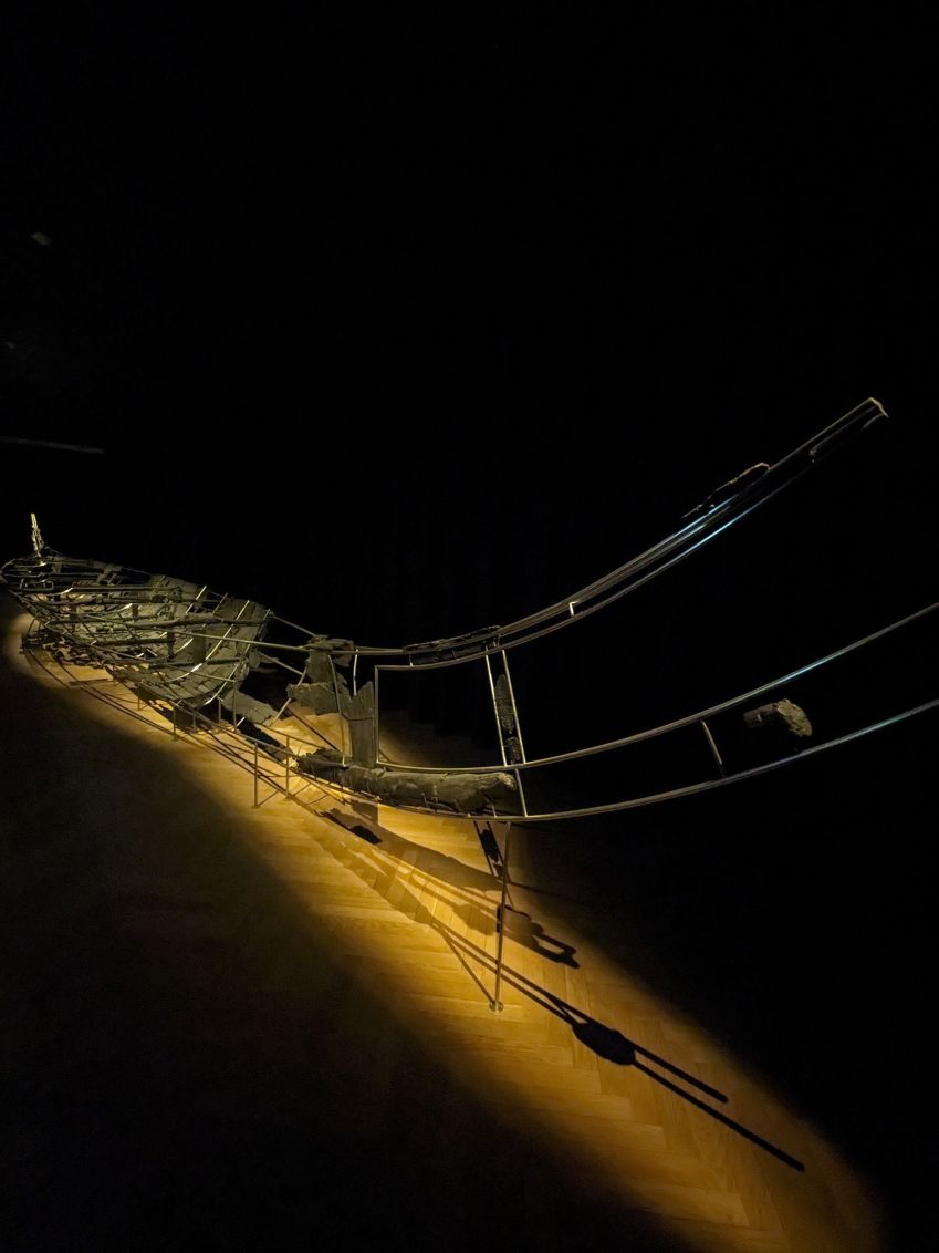 Acredita-se que o navio seja o barco de madeira mais antigo preservado do norte da Europa • Sahel Ganji/Universidade de Lund via CNN Newsource