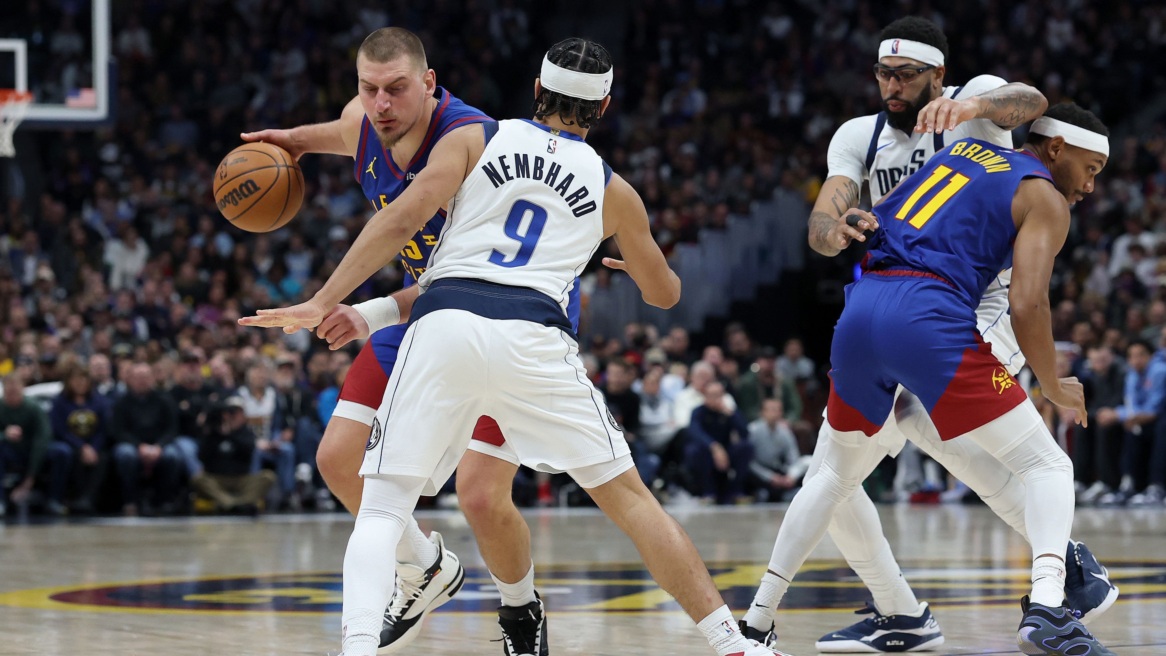 Mavericks vencem Nuggets com atuação dominante de Nembhard e Davis