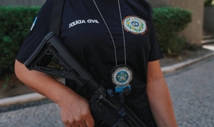 Filho é preso após bater no pai com cabo de enxada no Rio de Janeiro