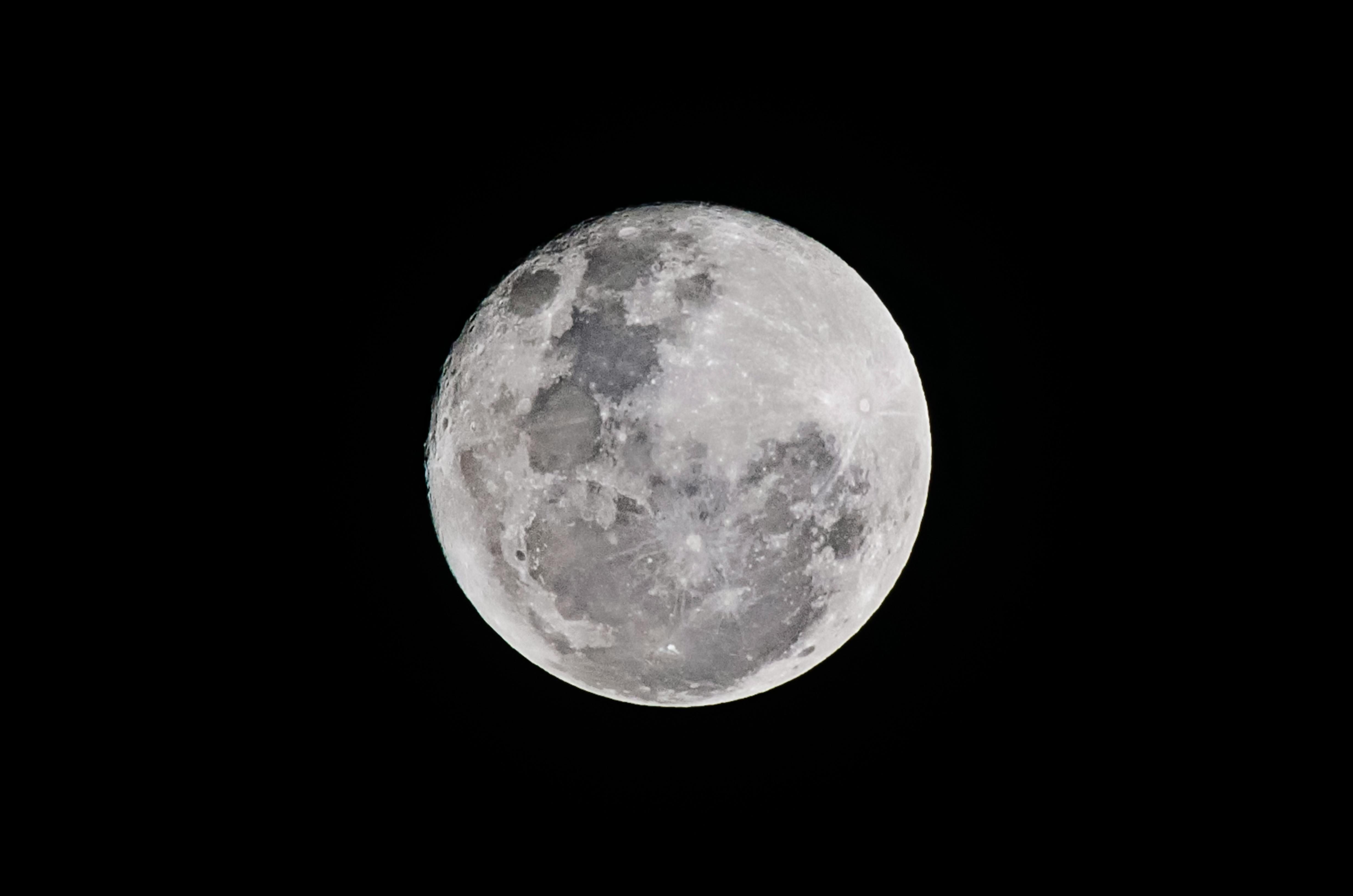 Cientistas encontraram sob esta abertura lunar um conduto subterrâneo intacto, que pode oferecer proteção natural para futuras missões tripuladas.