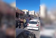 Iranianos protestam devido à inflação e custo de vida; governo quer diálogo