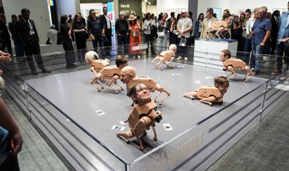 Musk, Bezos e Picasso são retratados como cães-robôs e chocam; veja