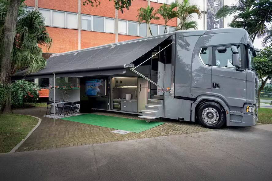 Construído sobre o caminhão mais potente do Brasil, o motorhome de R$ 3,3 milhões oferece conforto de apartamento e autonomia para longas viagens.