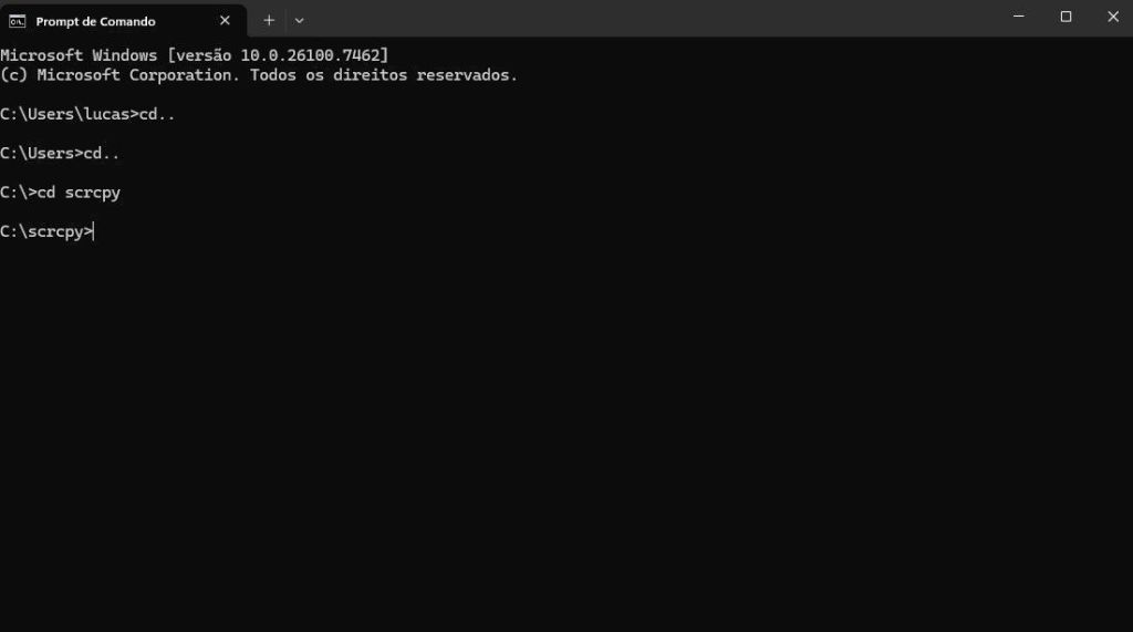 captura-de-tela-do-prompt-de-comando-do-windows-ativando-o-app-scrcpy