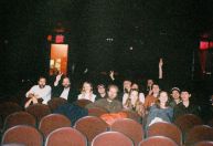 "Stranger Things": criador mostra elenco assistindo episódio final