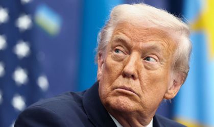 Trump e 9 farmacêuticas fecham acordo para baixar preço de remédios nos EUA