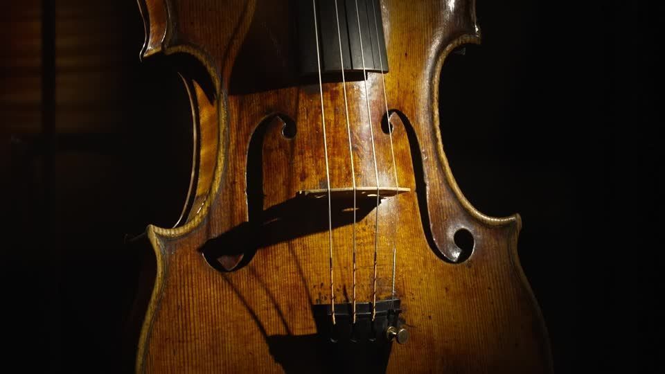 Violino é raro e foi fabricado pelo mestre luthier Guarneri del Gesu