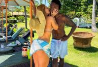 Virginia compartilha clima de romance com Vini Jr. em viagem à Bahia