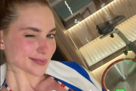 Virginia posa de biquíni em sauna da mansão de Vini Jr., em Madri