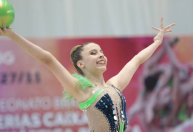 Campeã de ginástica Isabelle Marciniak morre de câncer aos 18 anos no PR