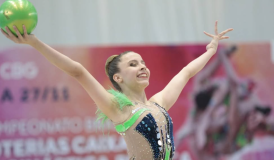 Campeã de ginástica Isabelle Marciniak morre de câncer aos 18 anos no PR