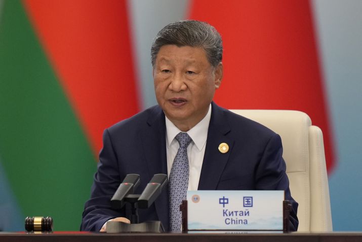O presidente chinês Xi Jinping discursa durante a Cúpula da Organização de Cooperação de Xangai (OCX) de 2025 no Centro de Convenções e Exposições Meijiang • Suo Takekuma - Pool/Getty Images