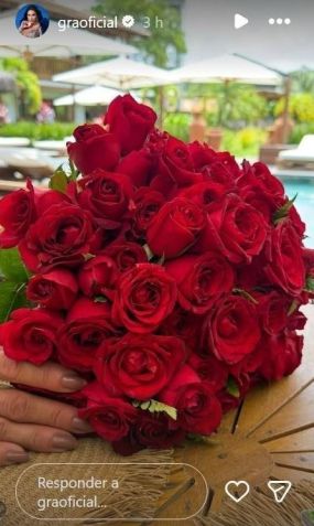 Gracyanne publicou foto de um buquê de flores vermelhas • Instagram/Gracyanne Barbosa